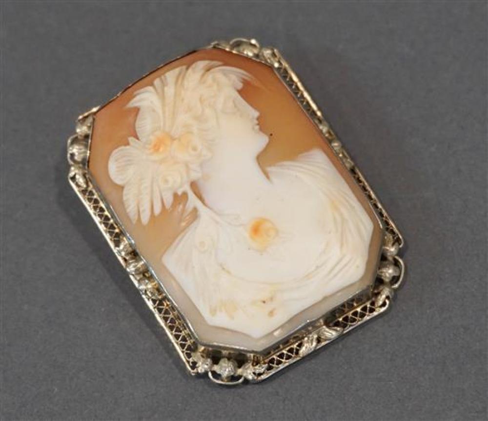 14-KARAT WHITE-GOLD AND SHELL CAMEO
