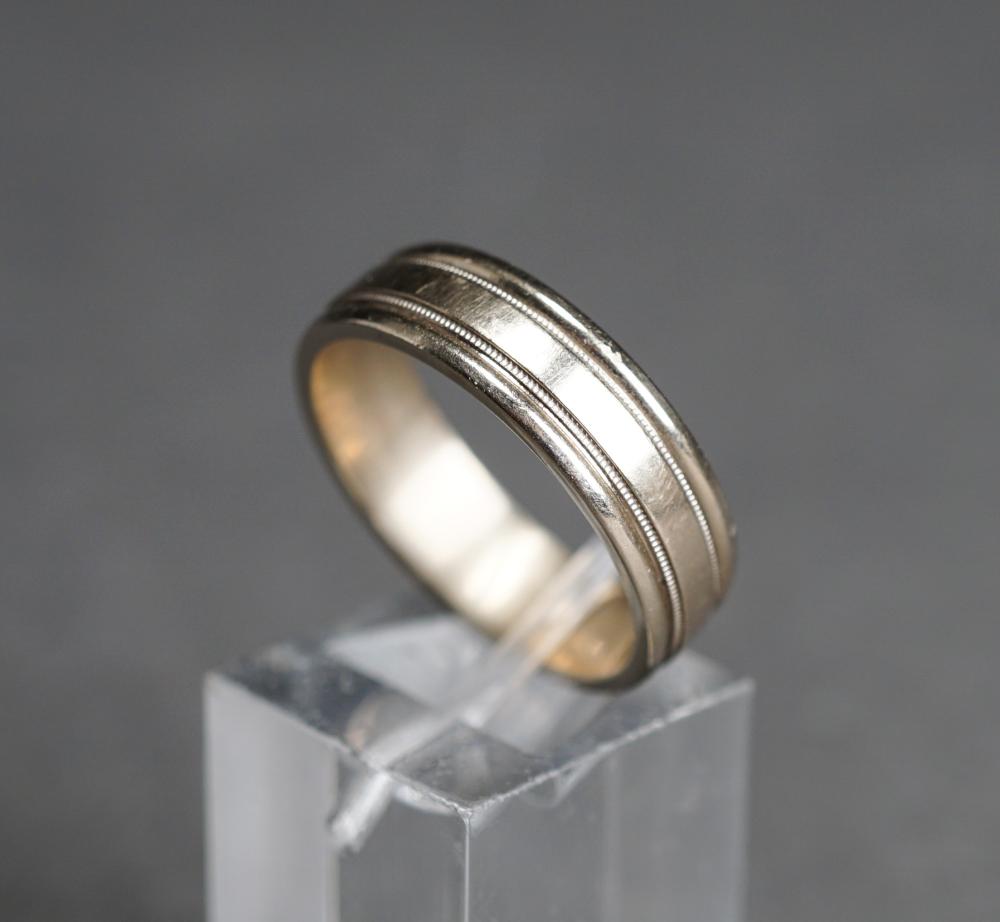 14-KARAT WHITE-GOLD BAND, 4.4
