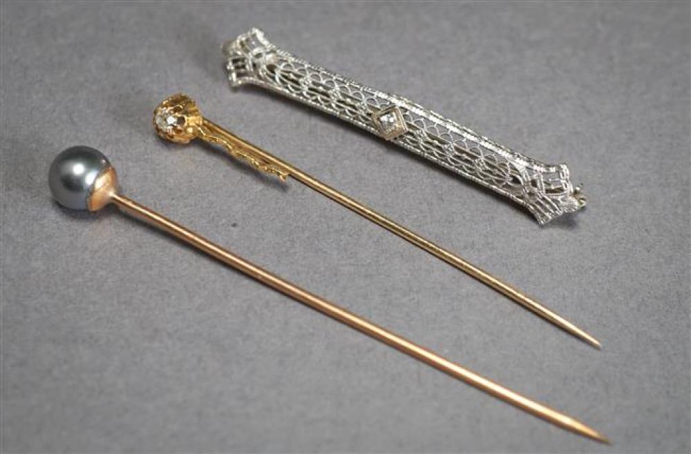 14-KARAT WHITE-GOLD BAR PIN, A