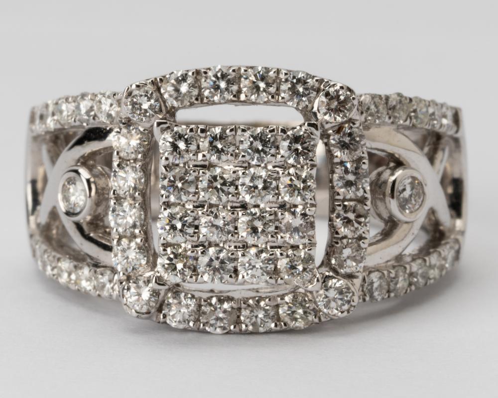 14 KARAT WHITE GOLD DIAMOND RINGThe