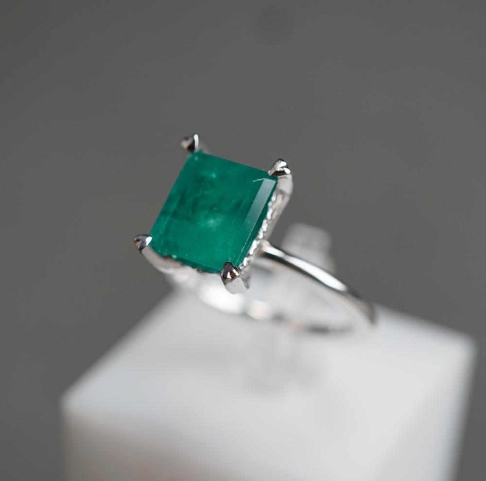 14-KARAT WHITE-GOLD, EMERALD AND