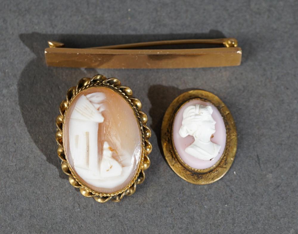 14-KARAT YELLOW-GOLD BAR PIN, A