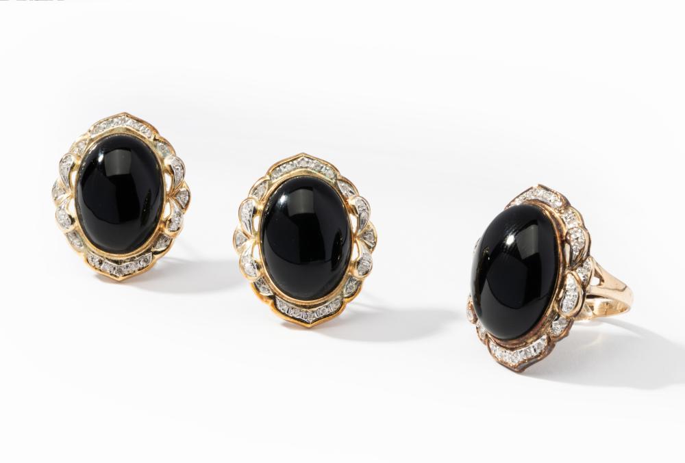 14 KARAT YELLOW GOLD BLACK ONYX AND
