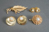 14-KARAT YELLOW-GOLD BROOCH, 1