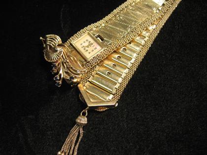 14 karat yellow gold "buckle"