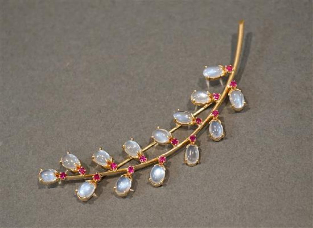 14 KARAT YELLOW GOLD, MOONSTONE AND
