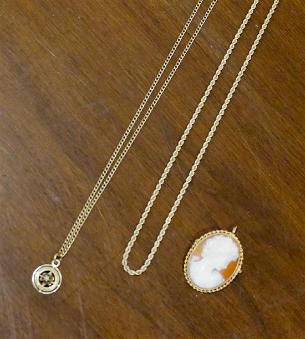 14-KARAT YELLOW-GOLD NECKLACE, A