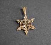 14-KARAT YELLOW-GOLD SNOWFLAKE