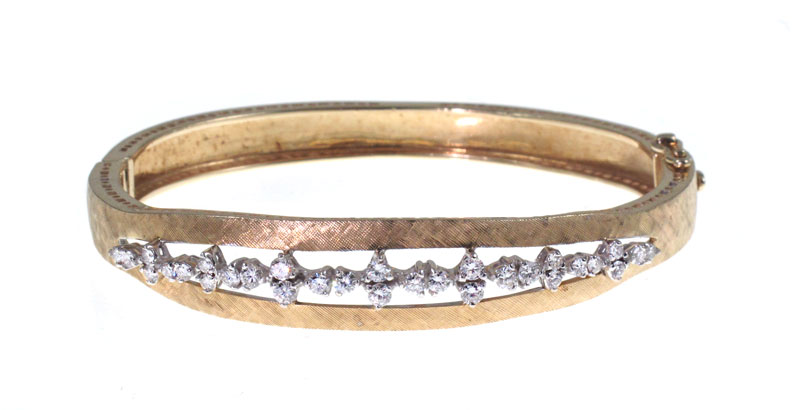 14 KT DIAMOND BANGLE BRACELET: