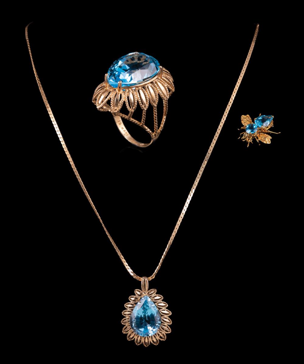 14 KT. GOLD, PEAR-SHAPED BLUE TOPAZ
