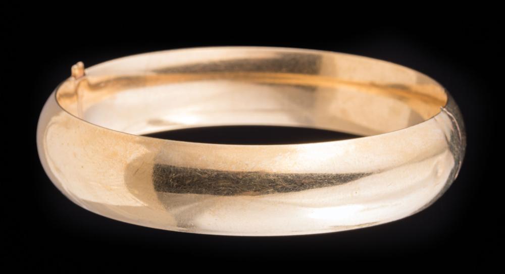 14 KT. YELLOW GOLD BANGLE