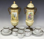 (14) SEVRES STYLE POTPOURRI UR