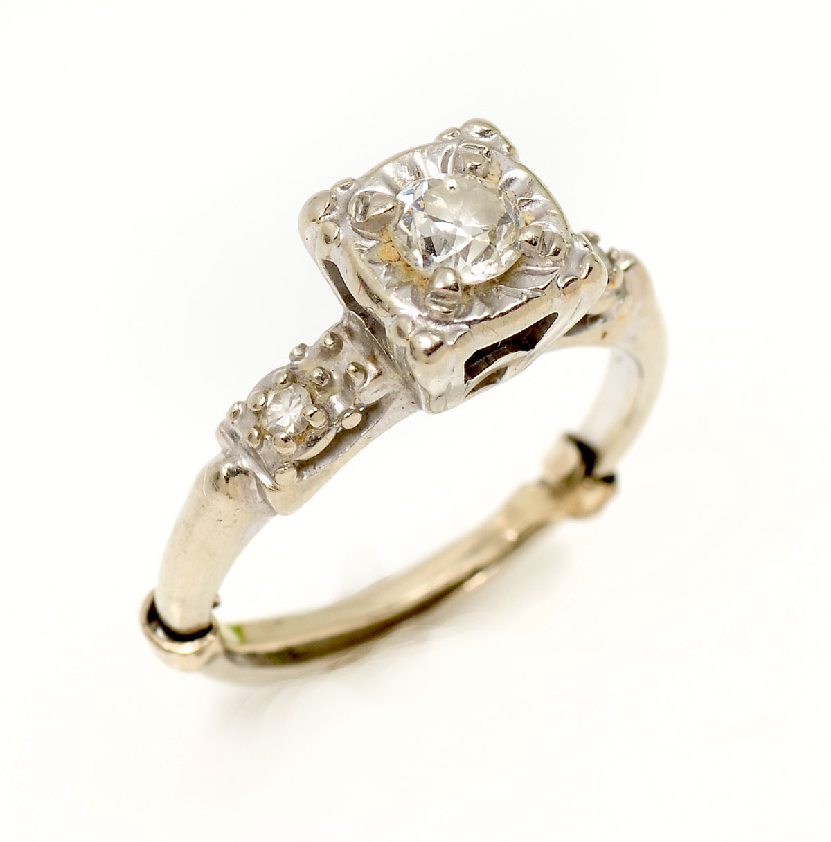 14K .30 CTW DIAMOND RING: 14K white