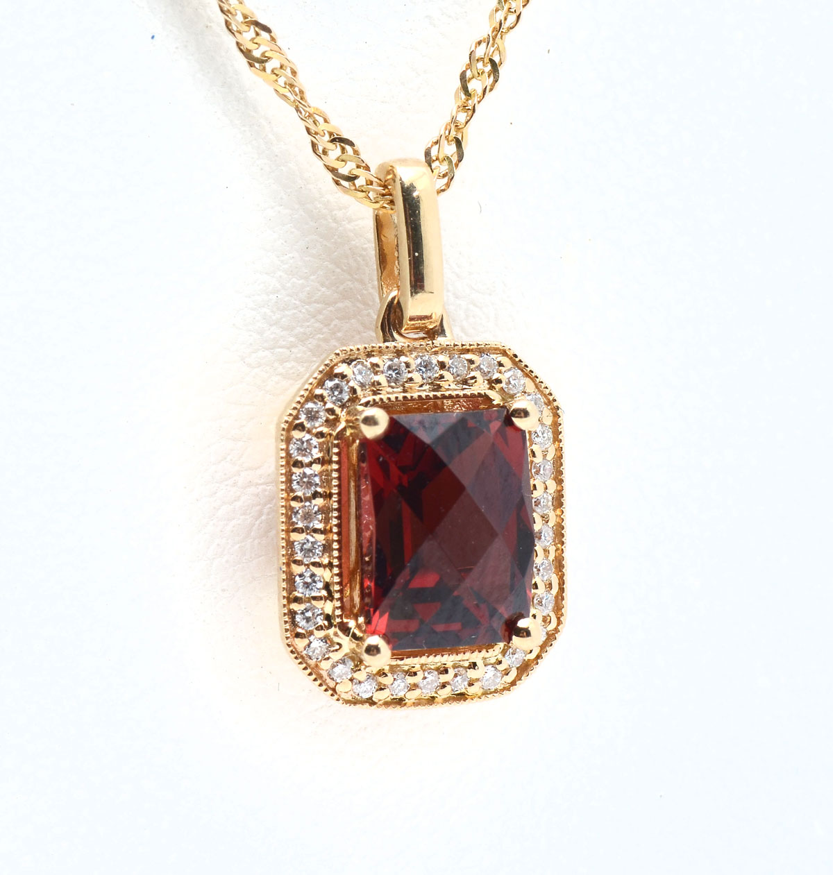 14K 3CT AFRICAN GARNET NECKLACE