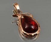 14K AMBER PENDANT: 14K Yellow