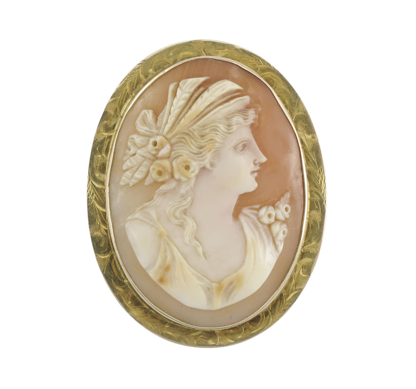 14K CAMEO BROOCH: 14K yellow gold