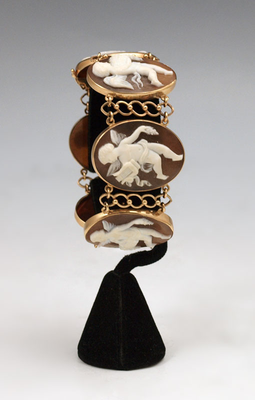 14K CHERUBIC CAMEO BRACELET: 14K