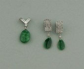 †14K DIAMOND AND JADE PENDANT