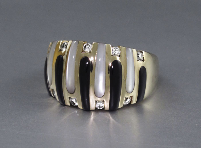 14K DIAMOND ONYX AND MOONSTONE RING