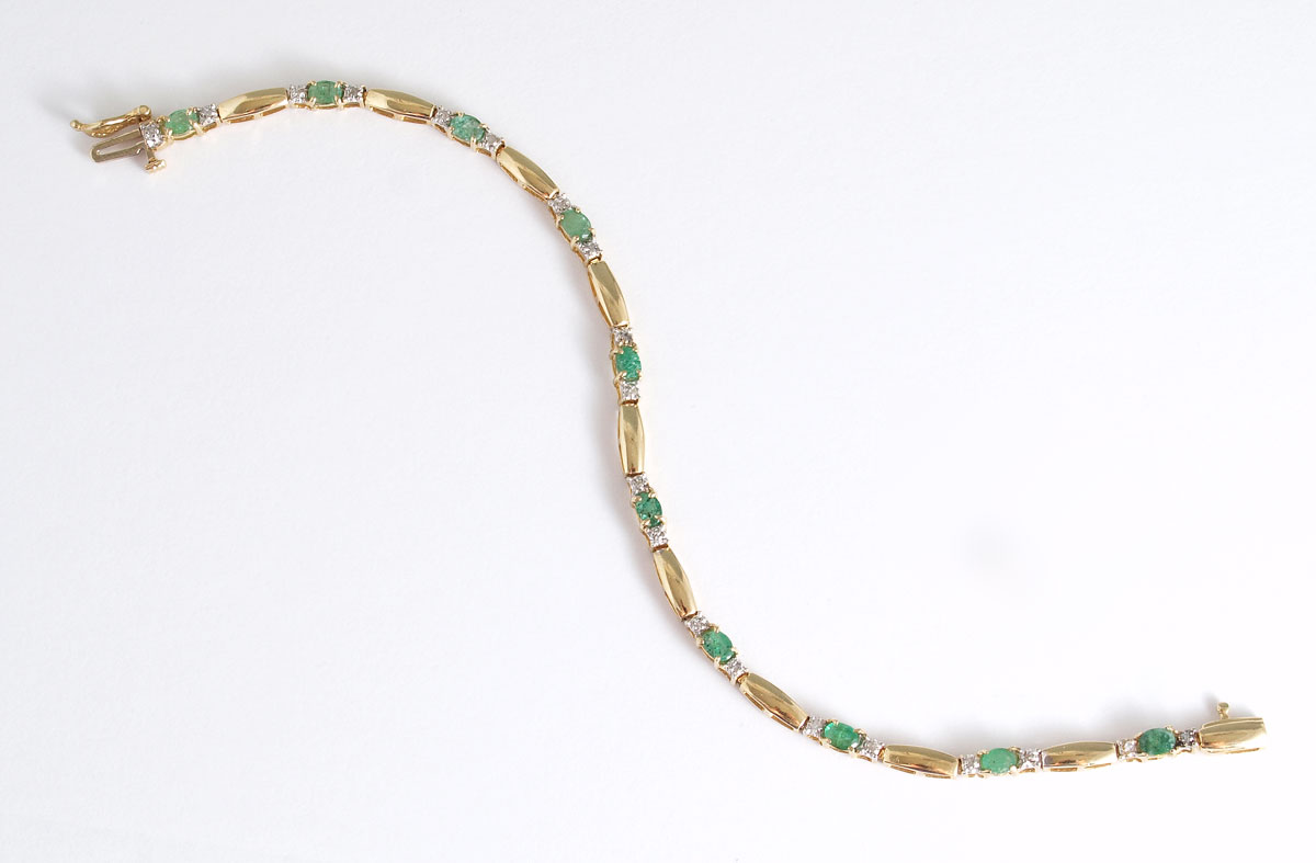 14K EMERALD & DIAMOND BRACELET: 14K