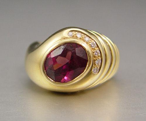 14K GEMSTONE RING: 14K yellow