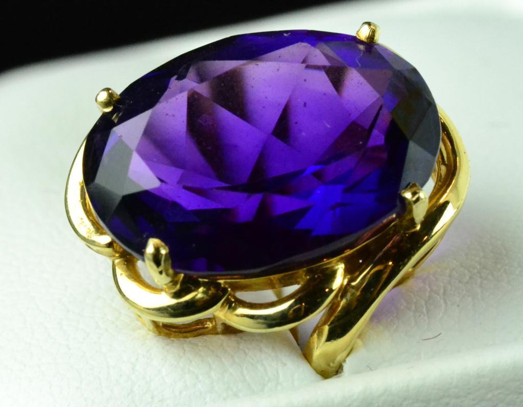 14K Gold & Amethyst RingHaving a