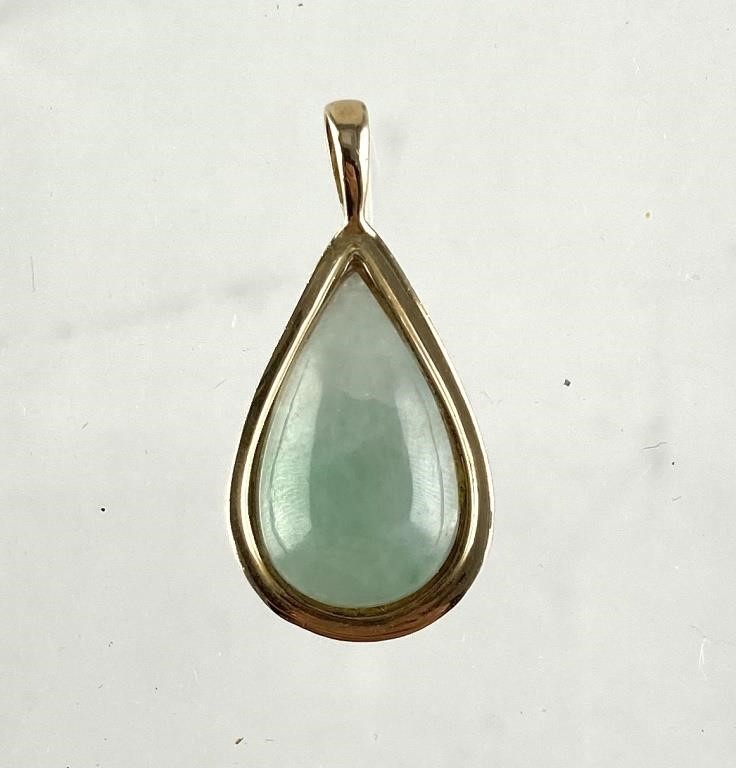 14K GOLD AND JADE PENDANT MARKED
