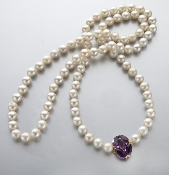 14K gold and pearl necklace with an