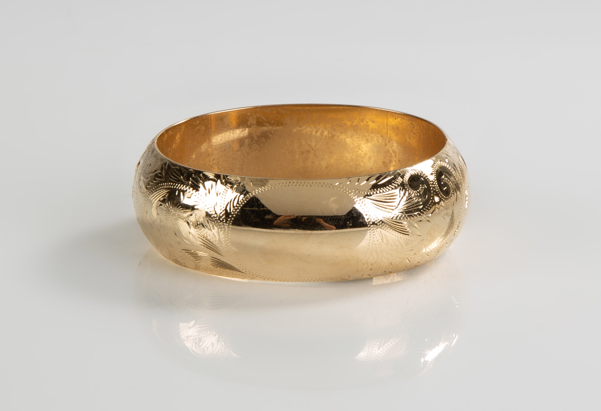 14K GOLD BANGLE BRACELET 35.88