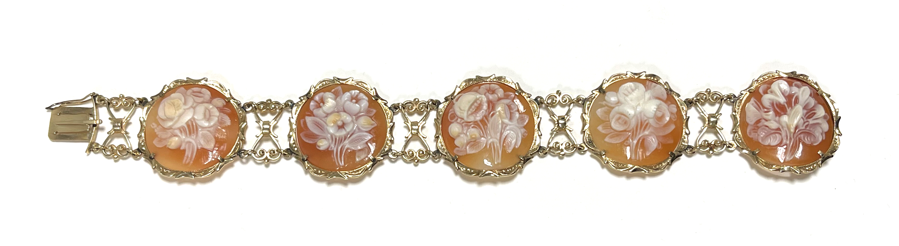 14K GOLD BRACELET WITH SHELL