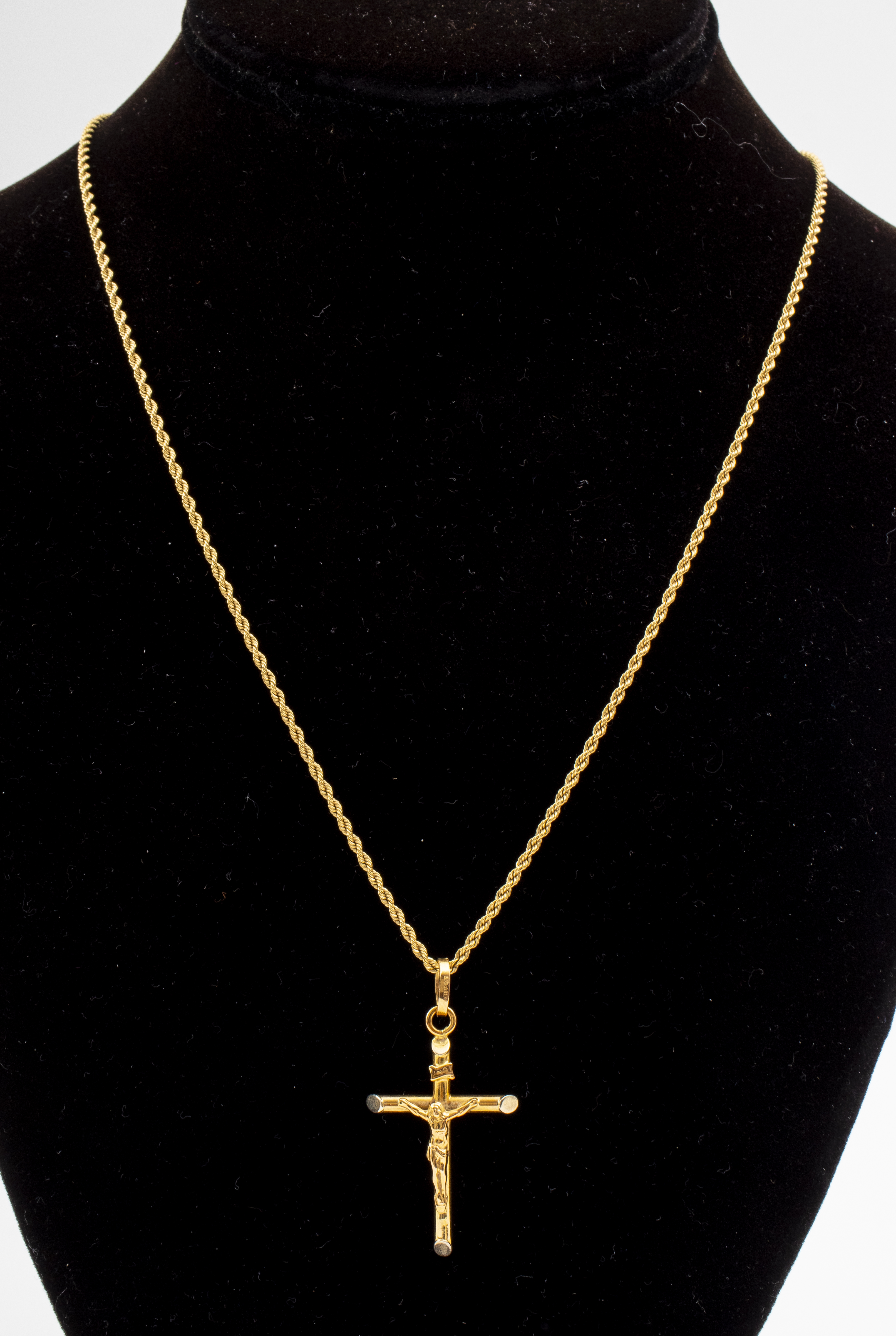 14K GOLD CRUCIFIX PENDANT