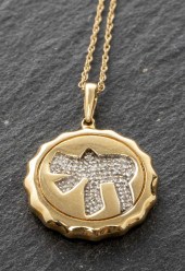 14K GOLD & DIAMOND "CHAI" PEND