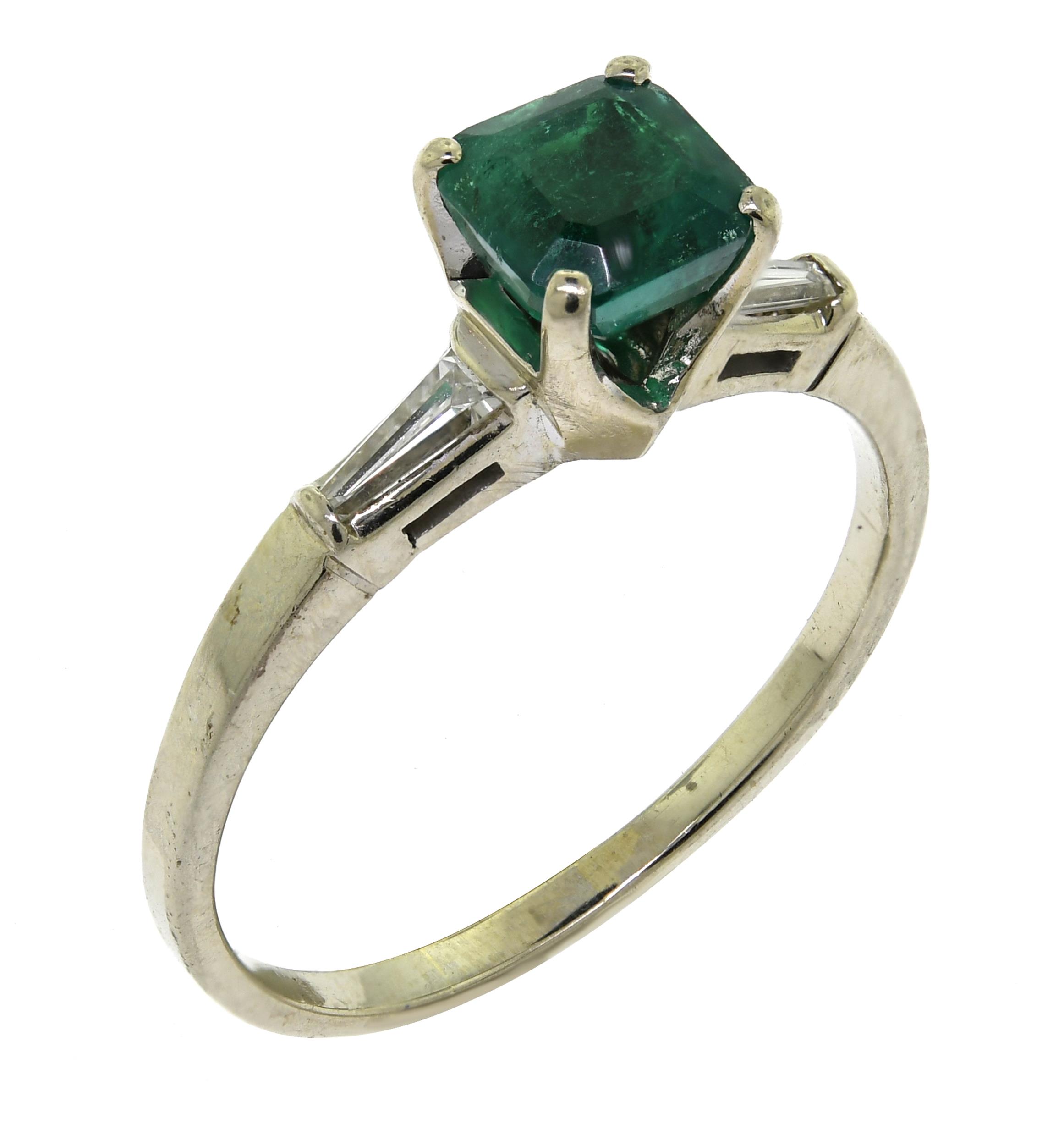 14K GOLD EMERALD & DIAMOND RING.