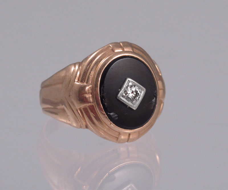 14K GOLD MAN'S ONYX & DIAMOND RING: