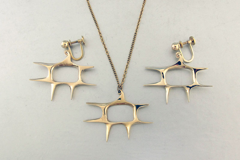 14K GOLD STARBURST NECKLACE &