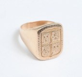 14K HERALDRY SIGNET RING: Hand
