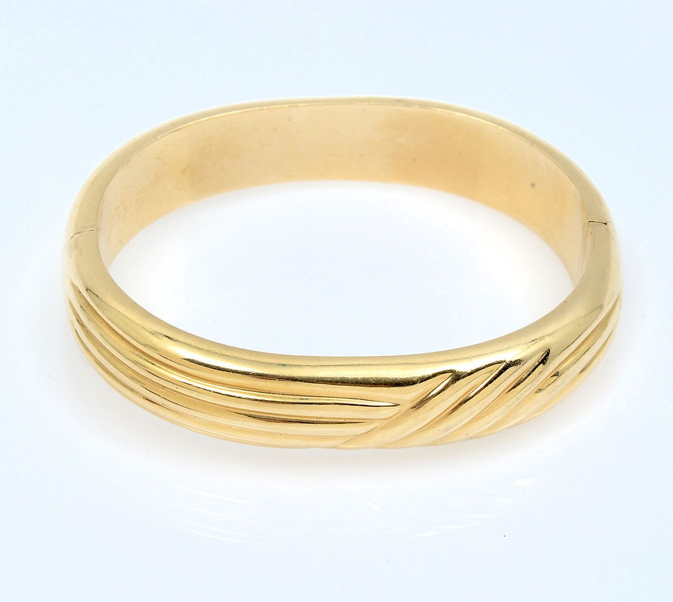 14K HOLLOW BANGLE BRACELET: 14K