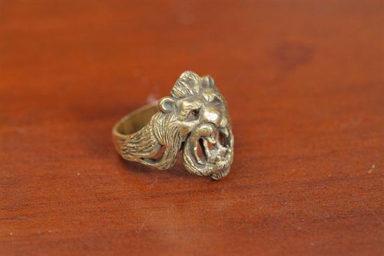 14K MEN'S GOLD RING. In the form of