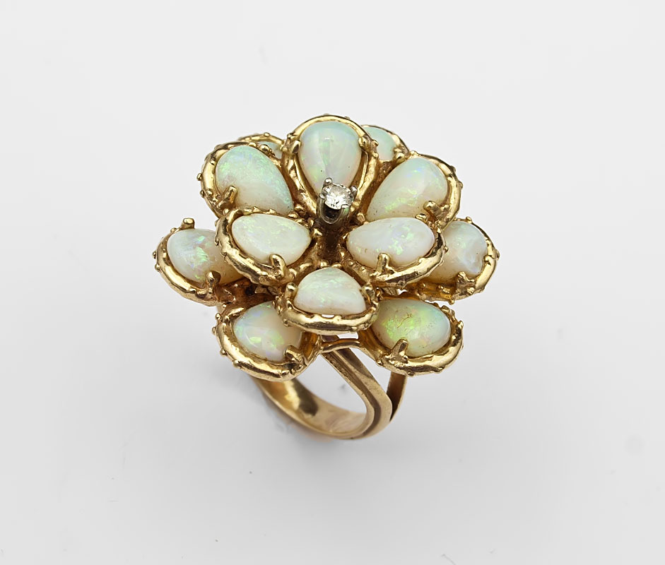 14K OPAL & DIAMOND FLOWER RING: 14K