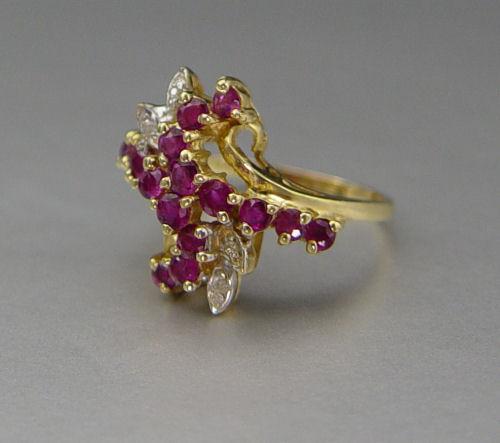 14K RUBY & DIAMOND RING: 14K yellow