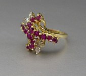 14K RUBY & DIAMOND RING: 14K y
