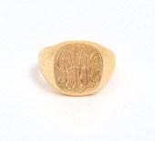 14K SQUARE SIGNET RING: 14K ye