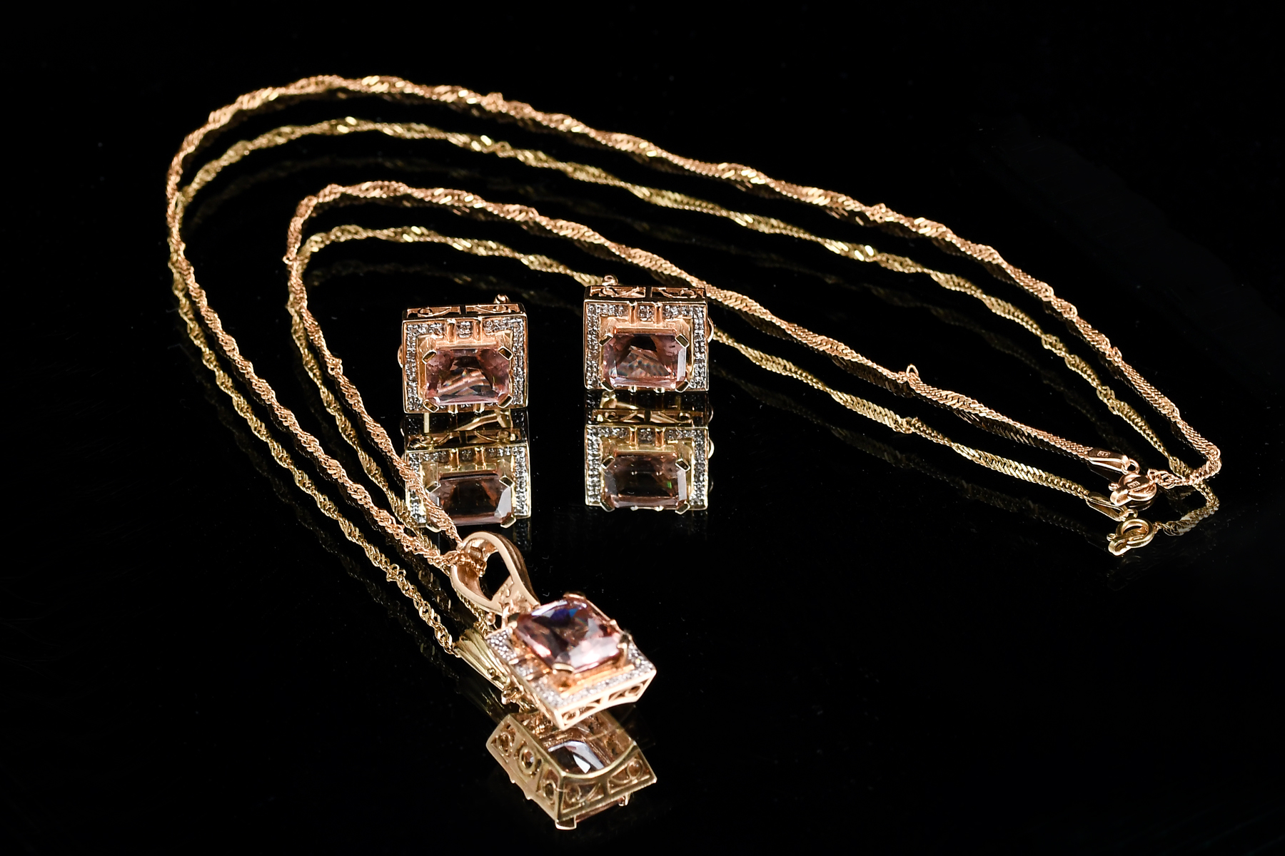 14K SYNTHETIC SPINEL & DIAMOND