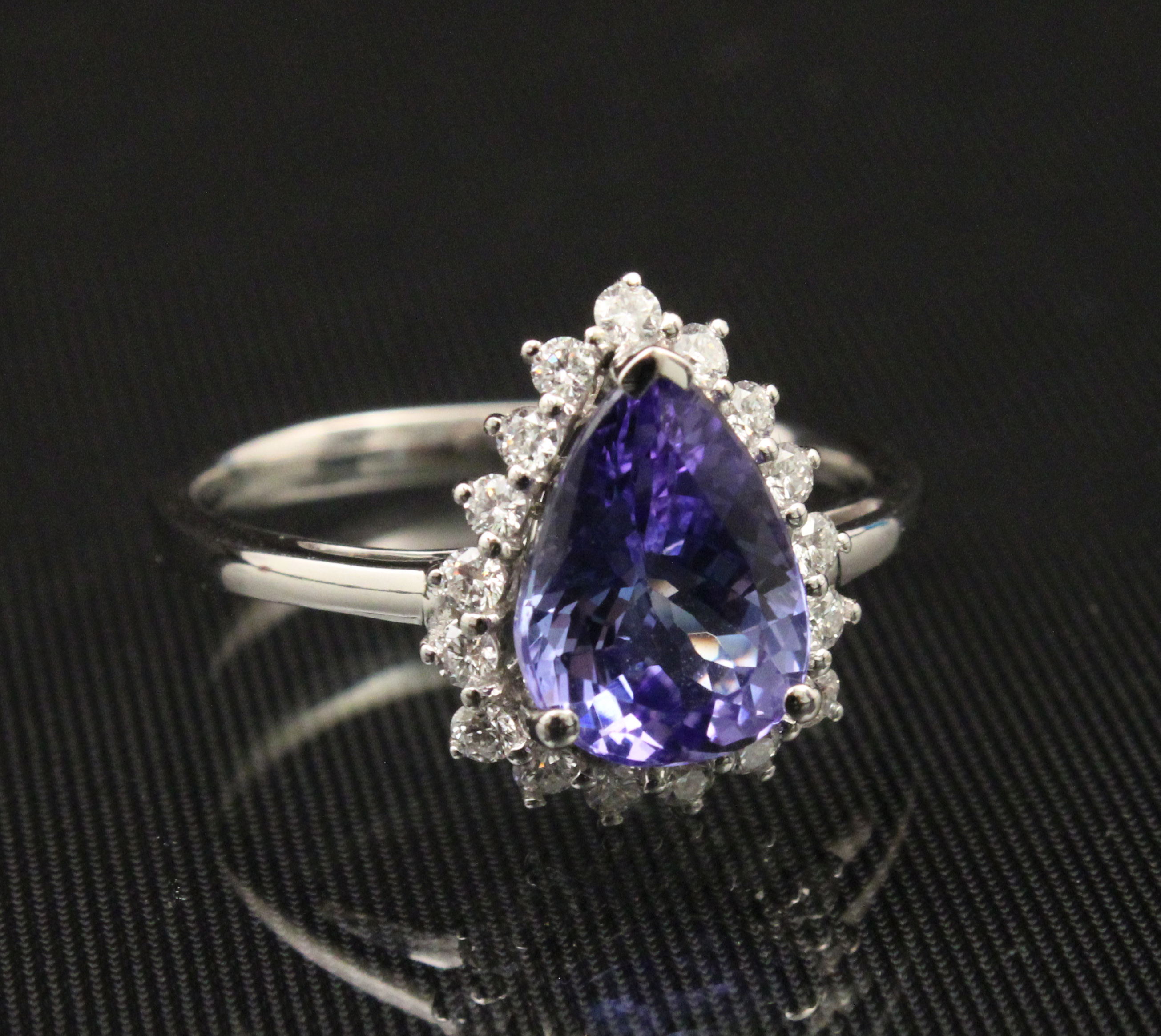 14K TANZANITE AND DIAMOND RING;