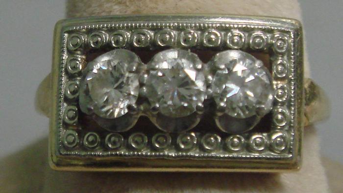 14K WG ladies diamond ring with