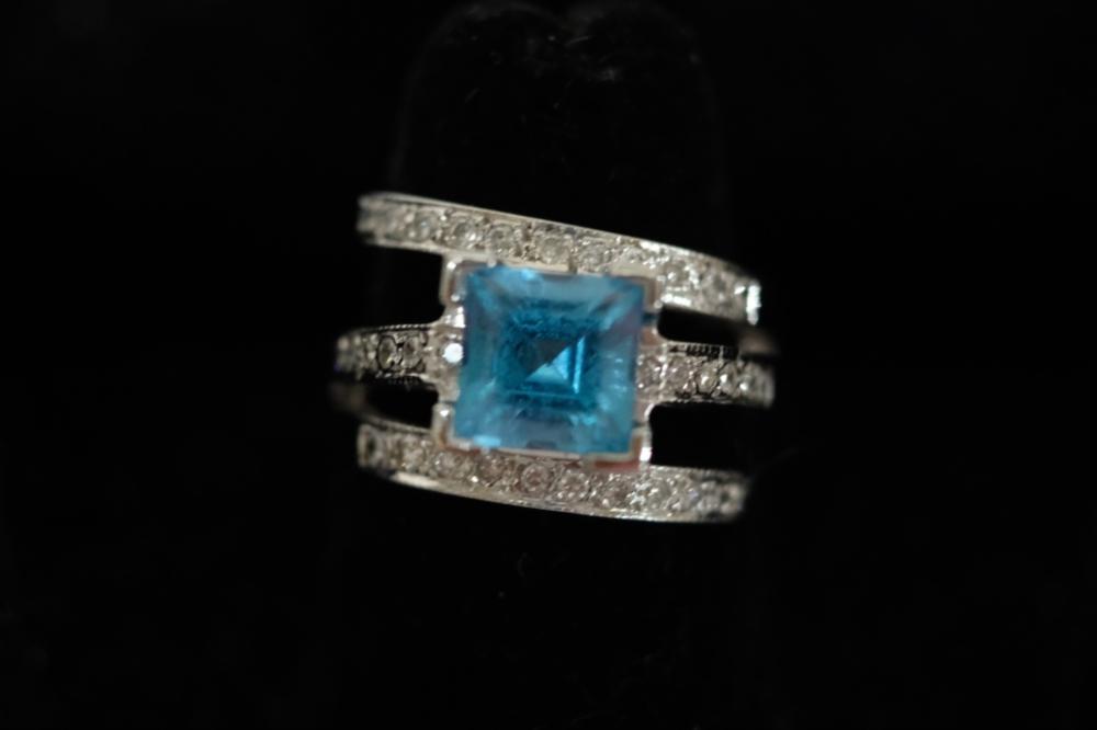 14K WG TOPAZ & DIAMOND RING SZ 614k