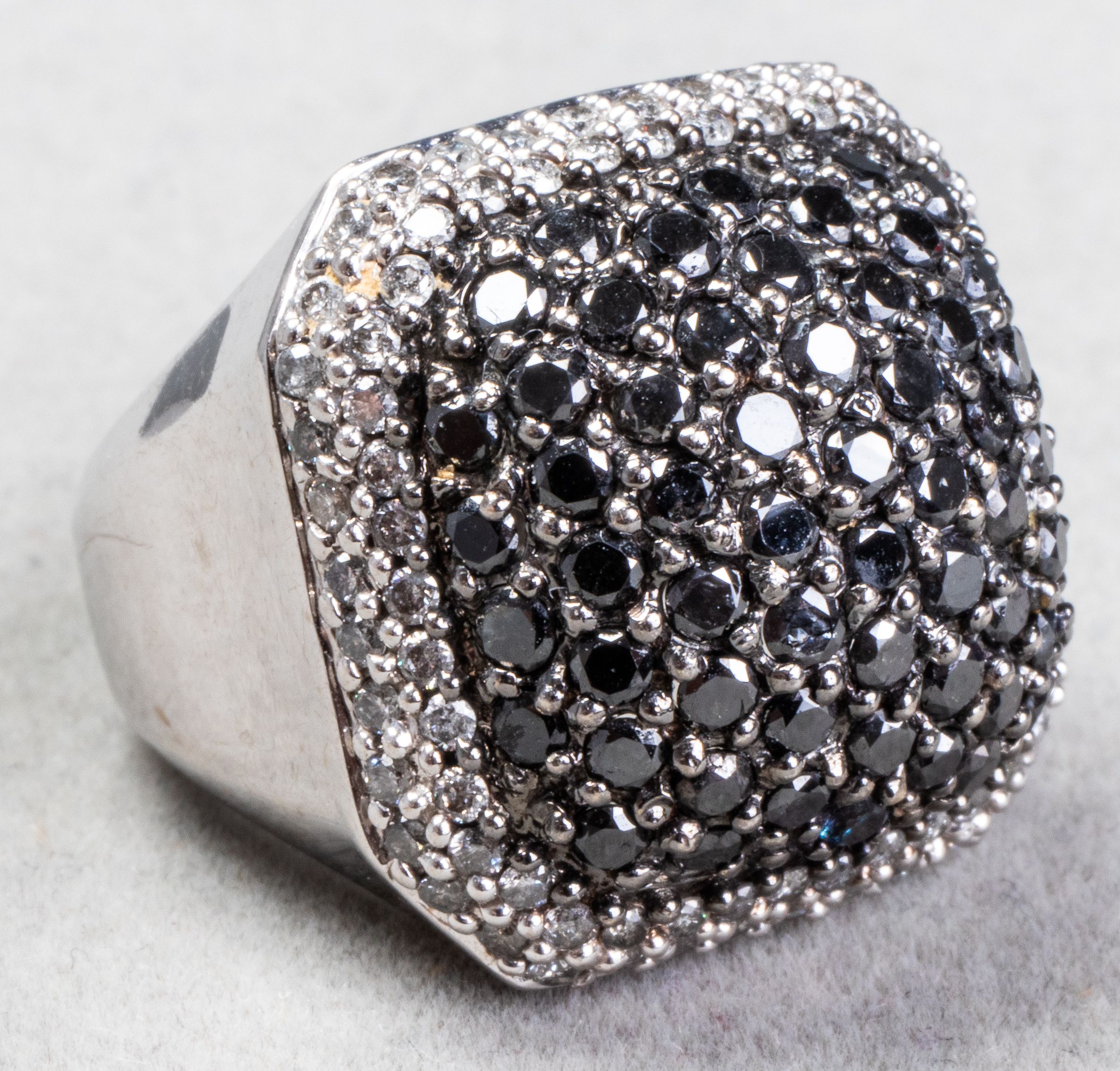 14K WHITE GOLD, BLACK & WHITE