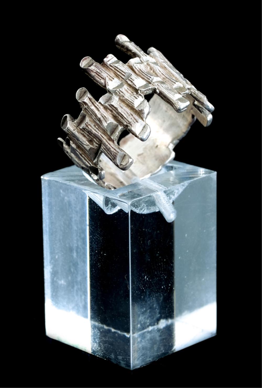 14K WHITE GOLD BRUTALIST STYLE RING