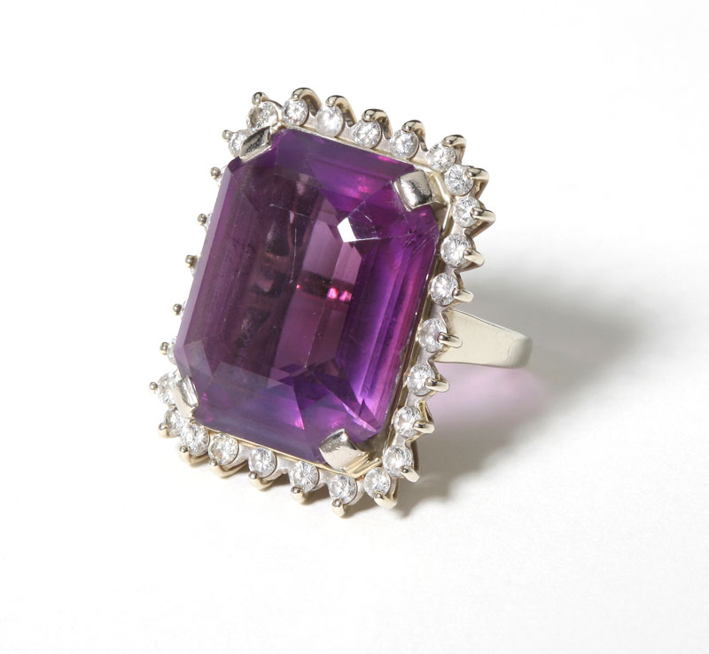 14K white gold centering a
