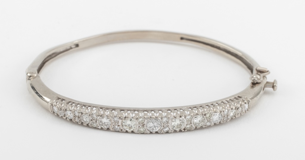 14K WHITE GOLD DIAMOND BANGLE 14K